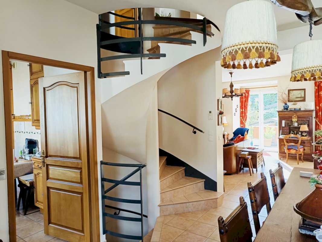 Maison familiale de 205 m² - Photo 3 - Chaville