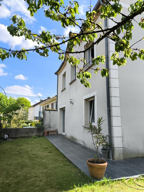 Pavillon de 185m² (Sous-sol de 75 m² et deux niveau de 110 m2 terrasse de 30 M2 plus jardin) Noisy le Grand - Photo 7 - Noisy-le-Grand