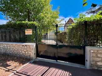 EXCLUSIVITE - Maison 8 pièces 165 m2 habitable et double garage- PROVINS 77160 - 1450 m2 terrain arboré - Terrasse en bois de 60m2 -vue sur Tour César et Eglise Saint Quiriace - Quartier centre ville - Provins (77160)