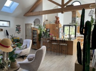Maison d'architecte de plain-pied jardin arboré de 930m² 5 min à pied centre d'Orgeval, avec sauna et hammam - Orgeval (78630)